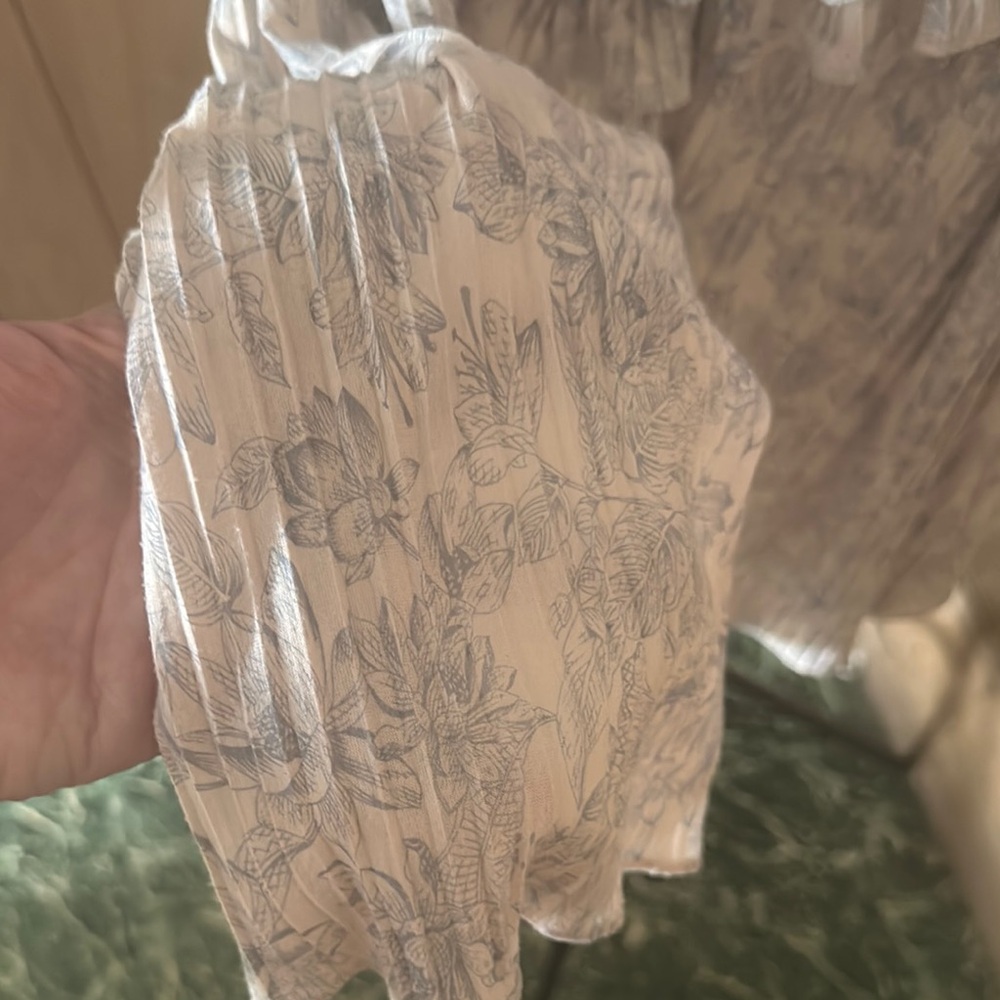 Express Cream Flutter Sleeve Ruffled Tunic - Picture 4 of 4